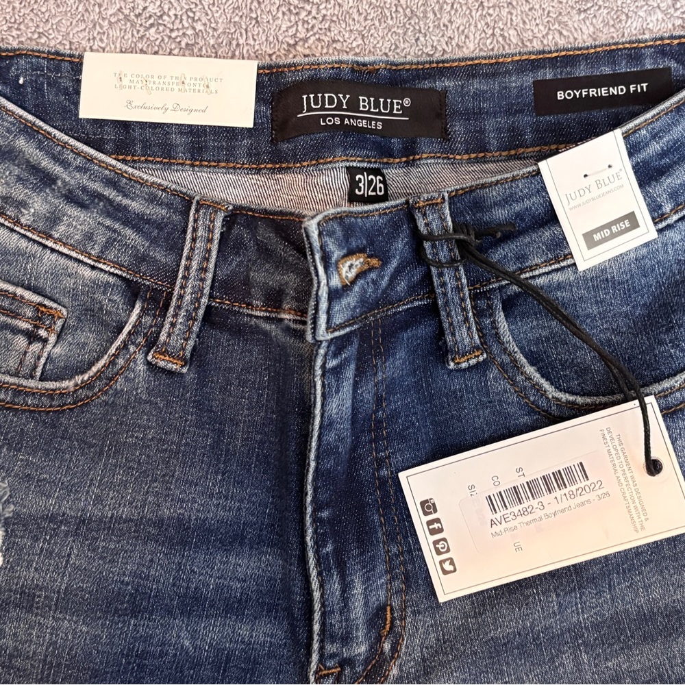 Judy Blue Mid Rise Thermal Boyfriend Jeans 3/26 Distressed Cuffed NWT